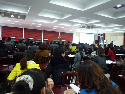 胡总在略阳二中为老师进行心身健康的生命品质讲座.JPG