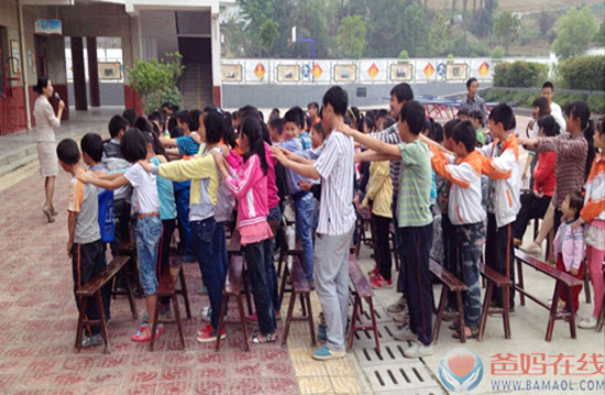 《我感恩 我幸福》公益讲座走进忠义小学