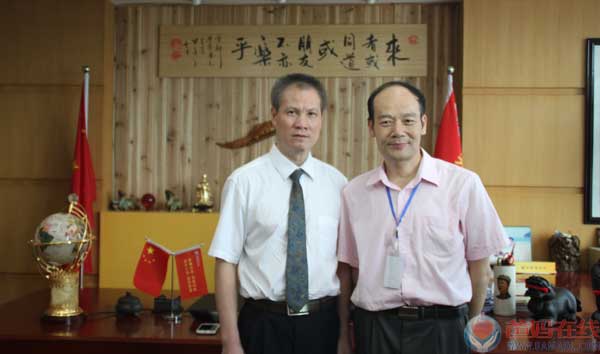 胡煜总裁陪同家人参观爸妈在线总部