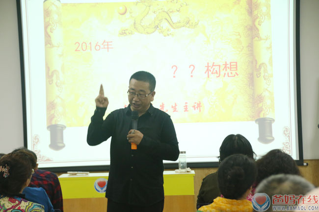 你要问我爸妈在线是做什么的？我将简单通俗的告诉你：爸妈在线做的就是帮助需要帮助的有缘人，使他们身强力壮、家庭幸福、子女成才。”——11月7日，爸妈在线副总裁徐建寿老师为健康讲师团讲师们做了一天有关“演讲营销、提升讲师生命品质“的培训。