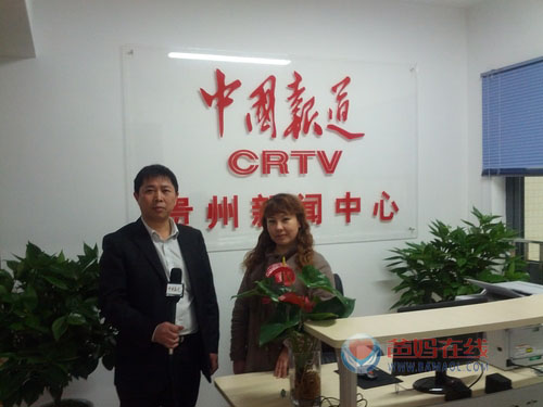杨丽春老师与中国新闻报道贵州新闻中心站长杨正义（左）.jpg