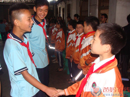 爸妈在线达州中心携手共青团大竹县委共同举办庆“六一”“红领巾相约中国梦”活动