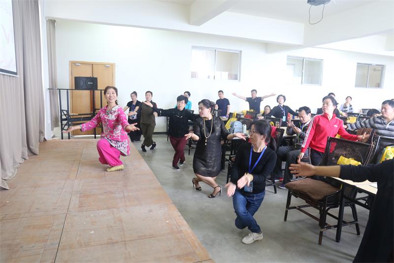 课间放松.JPG